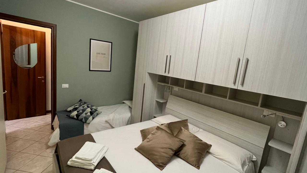 Green Apartment And Pools Desenzano del Garda Ngoại thất bức ảnh